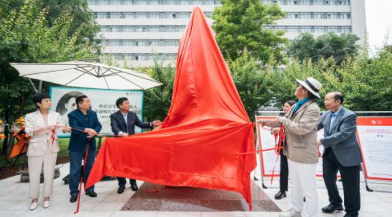 西北高等教育奠基人、中国现代医学先驱徐诵明雕像在欧宝电竞平台落成 西北高等教育奠基人、中国现代医学先驱徐诵明雕像在欧宝电竞平台落成