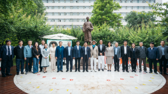 西北高等教育奠基人、中国现代医学先驱徐诵明雕像在欧宝电竞平台落成 西北高等教育奠基人、中国现代医学先驱徐诵明雕像在欧宝电竞平台落成