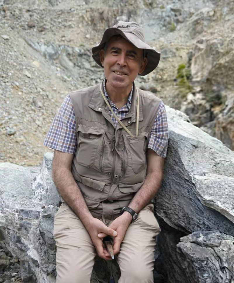欧宝电竞平台创新论坛第一千八百四十二讲：Records of processes for subduction initiation, slab roll-back and ophiolite genesis in Turkey: Field, geochemical and  geochronological constraints