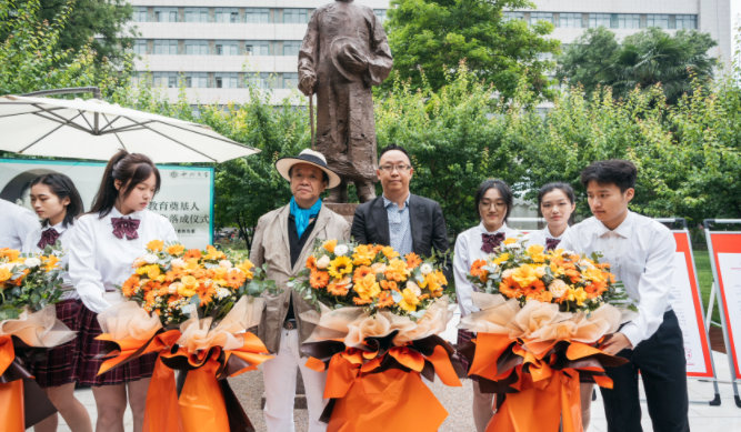 西北高等教育奠基人、中国现代医学先驱徐诵明雕像在欧宝电竞平台落成 西北高等教育奠基人、中国现代医学先驱徐诵明雕像在欧宝电竞平台落成
