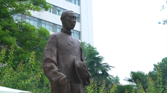 西北高等教育奠基人、中国现代医学先驱徐诵明雕像在欧宝电竞平台落成 西北高等教育奠基人、中国现代医学先驱徐诵明雕像在欧宝电竞平台落成